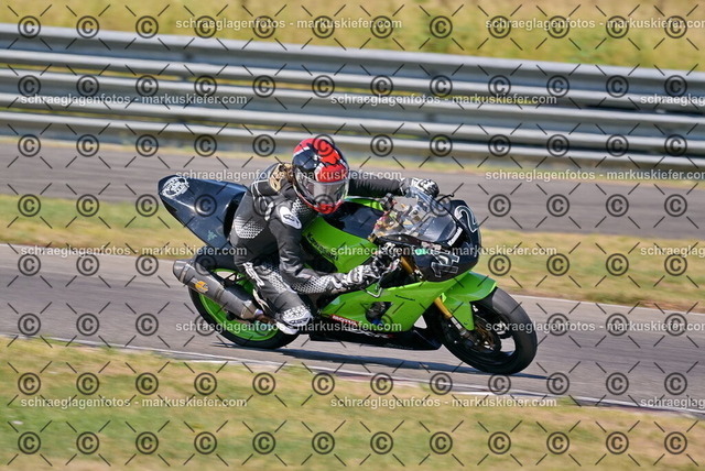 26bt05-0513 | markuskiefer.com - Realisiert mit Pictrs.com