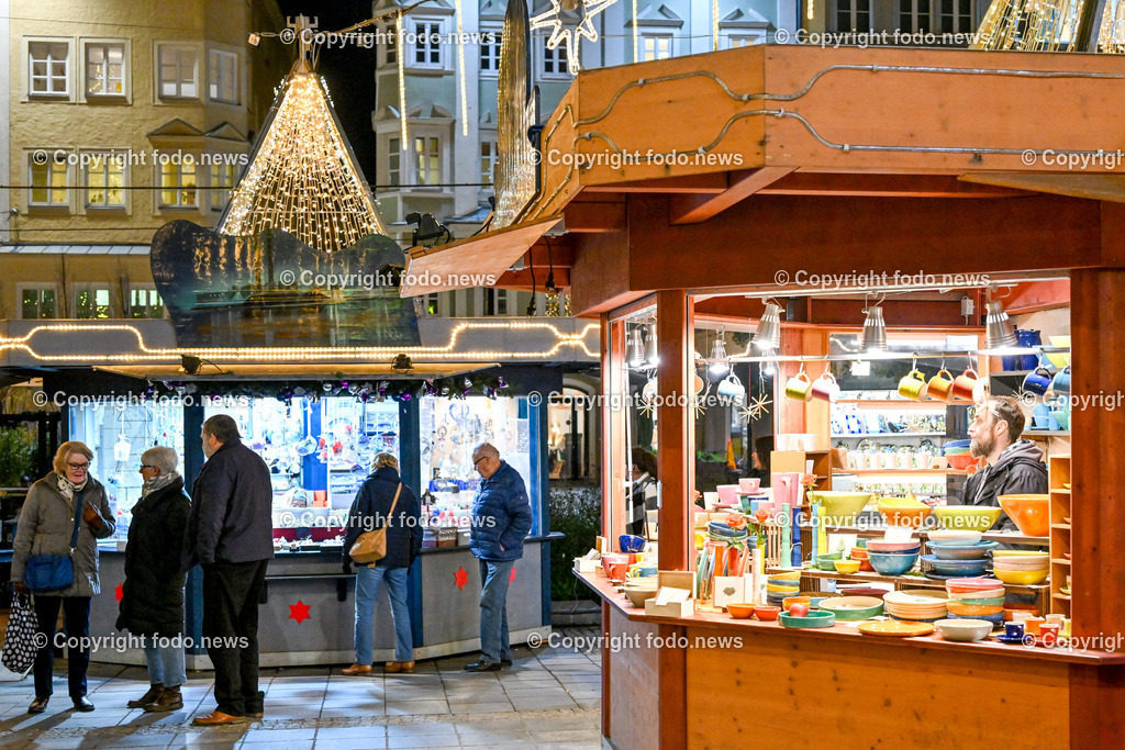 Weihnachtsmarkt_ Linz_ 22.11.2023-13 | 22.11.2023, Linz, AUT, Christkindlmarkt, Hauptplatz Linz, Weihnachtsdekoration, im Bild Christkindlmarkt, Weihnachtsmarkt, Hauptplatz Linz, Huetten, Standln, Besucher, Tradition, Brauchtum, Beleuchtung