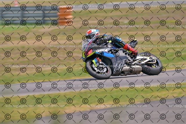 26bt05-1419 | markuskiefer.com - Realisiert mit Pictrs.com