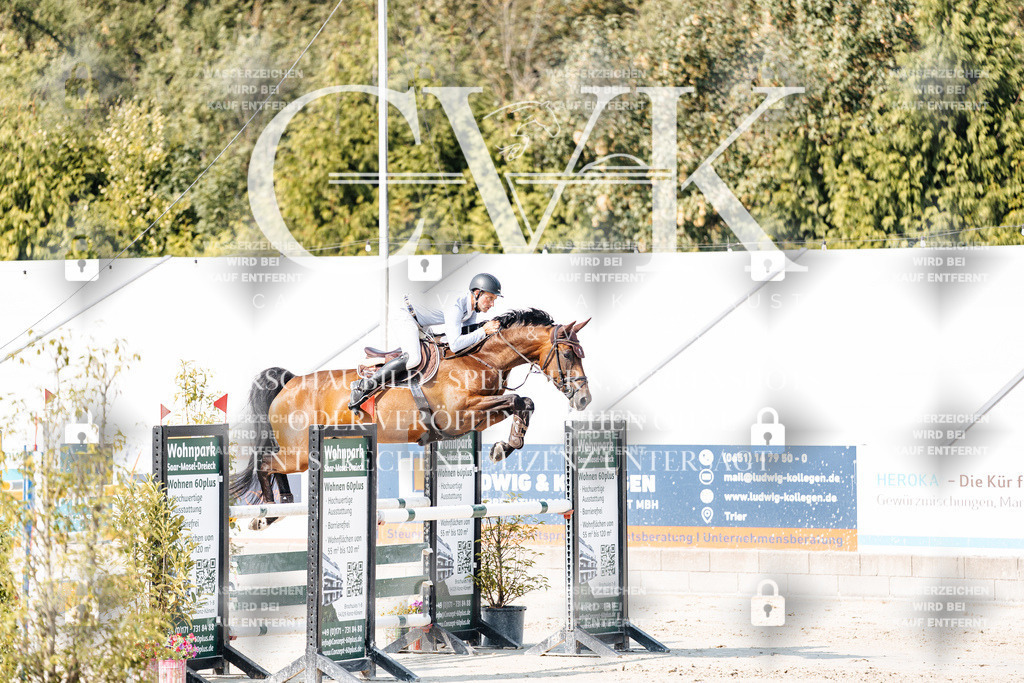 CK902373 | Turnierfotografie Pferdefotografie Trier Rheinland-Pfalz Pferdesport Reitsport Tierfotografie Sportfotografie Pferdevideo Pferdevideografie Equestrianvideography equestrianphotography  - Realisiert mit Pictrs.com