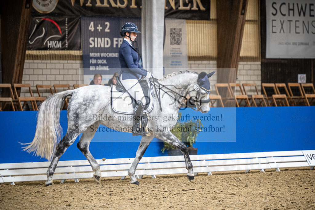 DOS_3055 | Entdecke hochwertige Reitturnierfotos von Foto Oger. Professionell, emotional und authentisch – jetzt Lieblingsmomente im Shop bestellen.Deutschlandweite Turnierfotografie. - Realisiert mit Pictrs.com