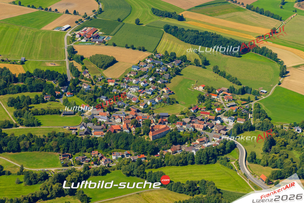 Luftaufnahme von Burgtreswitz Moosbach Bild- Das Luftbild wurde 2025 vom UL-Flugzeug heraus erstellt ( keine Drohne ) - Hochauflösende Luftaufnahme -Nicht vergleichbar mit Google Maps oder Satelittenbilder- Die Geschenkidee !Mit Lizenz und Bildrechte bestellbar