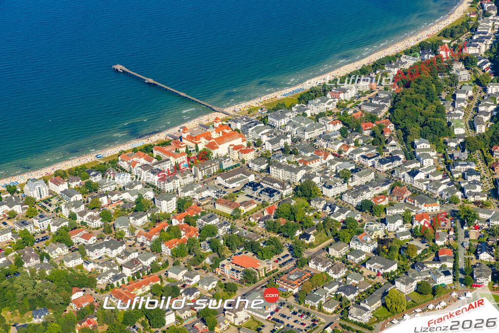 Bild der Stadt Binz - Die Luftaufnahme wurde 2025 vom UL-Flugzeug heraus erstellt ( keine Drohne ) - Hochauflösende Luftaufnahme - für professionelle Ausdrucke geeignet. Die Geschenkidee !Hier alle&nbsp;Infos zur Lizenzierung der LuftaufnahmeWir fliegen auch dieses Jahr wieder in Ihre Region um Luftbilder zu erstellen.- Luftbild anfragen