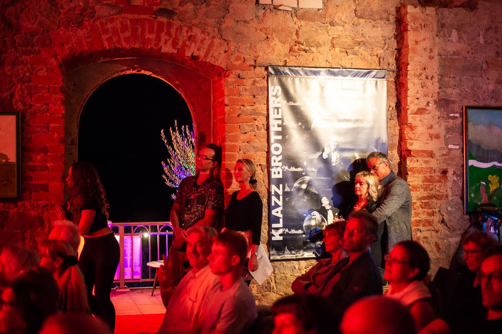 Tango meets Cuba | Tango meets Cuba mit den Klazz Brothers & Cuba Percussion im Forte Belvedere Leisnig zum Festival Hallo Leisnig 2022. - Realisiert mit Pictrs.com