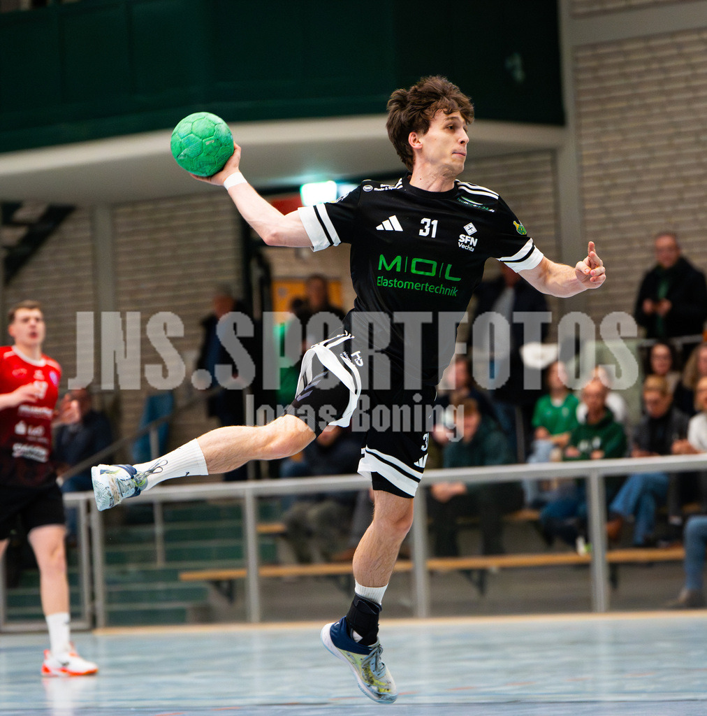 Handball I Herren I Saison 2025-2026 I Verbandsliga West I 13. Runde I SFN Vechta - HSG Varel II I 7487 | Simon Christopher Kaschke (31, SFN Vechta) - Realisiert mit Pictrs.com