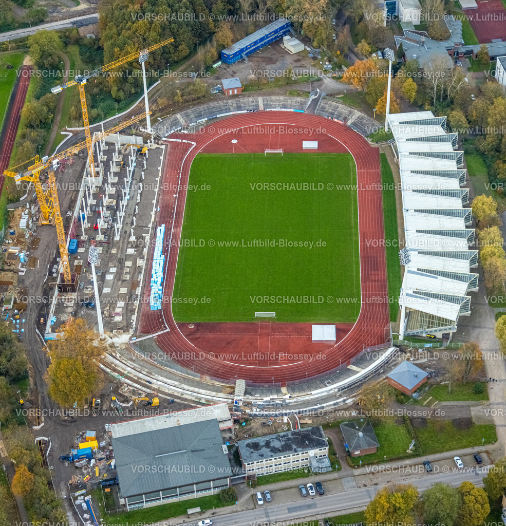 Bochum231102825-2 | Luftbild, Lohrheidestadion Fußballplatz und Leichtathletikstadion der SG Wattenscheid 09, Baustelle mit Neubau Westtribüne, Leithe, Bochum, Ruhrgebiet, Nordrhein-Westfalen, Deutschland