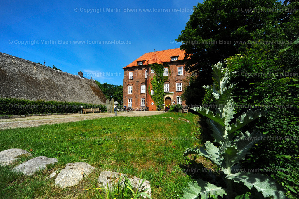 Agathenburg_ELS_4666153039a | Agathenburg - Aufnahmedatum: 02.06.2011, Aufnahmehöhe:  m, Koordinaten:  - , Bildgröße: 4256 x  2832 Pixel - Copyright 2011 by Martin Elsen, Kontakt: Tel.: +49 157 74581206, E-Mail: info@schoenes-foto.deSchlagwörter: - Realisiert mit Pictrs.com