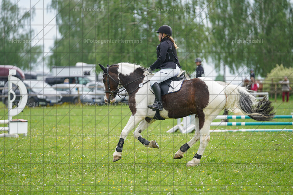 20240509-FAH02438 | Turnierbilder der Turnierfotografen Bayern, Pferdesport Fotografie, Reitsportbilder, Turnier Landberg am Lech, Turnierbilder bayern, Fotoagentur Herrmann