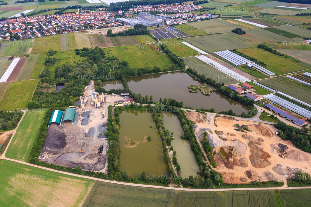 Luftbild: bam: Asphaltmischwerk Schweinfurt-Röthlein und Kieswerk Beuerlein GmbH & Co. KG in Röthlein im Bundesland Bayern in Deutschland.Foto: IMG_089850.jpg vom 11.06.2016 durch Werner Riehm/FLY-FOTO.deBayerische AsphaltmischwerkeBeuerlein-Gruppe - Die Profis für Materialkreisläufe