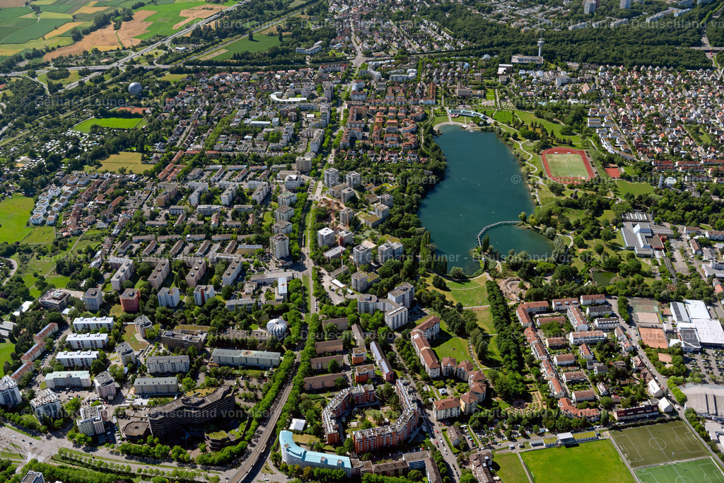 4033686 | FREIBURG IM BREISGAU 30.06.2020 Uferbereiche am Seegebiet des " Flückigersee " im Ortsteil Betzenhausen in Freiburg im Breisgau im Bundesland Baden-Württemberg, Deutschland. // Riparian areas on the lake area of " Flueckigersee " in the district Betzenhausen in Freiburg im Breisgau in the state Baden-Wurttemberg, Germany. Foto: Gerhard Launer