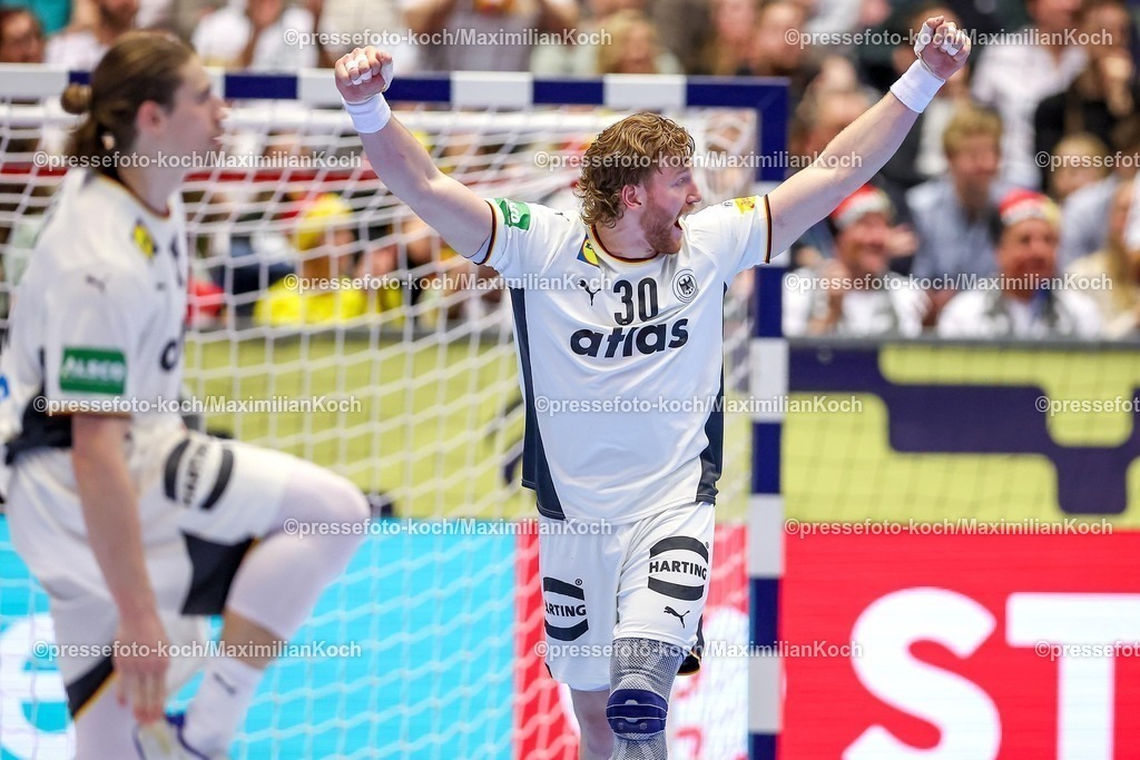 EHF15012602163 | 15.01.2026, Handball, Men's EHF EURO 2026, Deutschland - Österreich, Jyske Bank Boxen in Herning, Dänemark, Preliminary Round:  Tom Kiesler (Germany #30) jubelnd