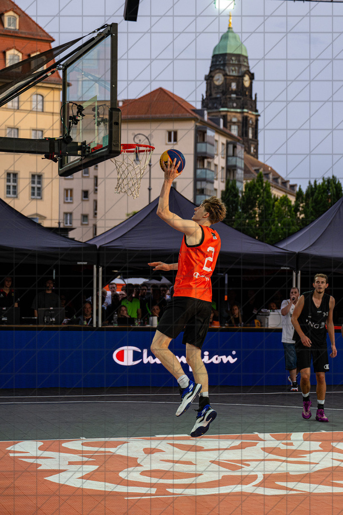 DIE FINALS 2025 | Dt. Meisterschaft 3x3   | Finale: Skyliners (orange) vs. Hannover (black) //  02.08.25: DIE FINALS 2025 | Dt. Meisterschaft 3x3   / Dresden / Deutschland  //   CREDIT:www.bullenfotos.de, Martin König, Hörner Weg 40, D-49078 Osnabrück, +4917663732967 // Nutzung und Weitergabe nur zu den vereinbarten Zwecken. Presseanfragen an Ersteller. Alle Rechte beim Ersteller. Honorierung nach MFM. - Realisiert mit Pictrs.com