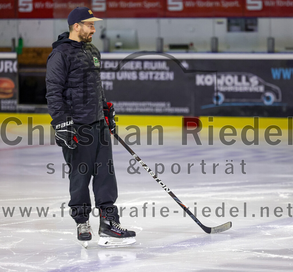 2025-12-14_093_TSV_Erding_gegen_ECDC_Memmingen_Indians | Erding, Deutschland, 14.12.2025:Eishockey, Oberliga Süd 2025 / 2026, 26. Spieltag, TSV Erding gegen ECDC Memmingen Indians, Endergebnis: 1:2Foto: Christian Riedel / fotografie-riedel.net