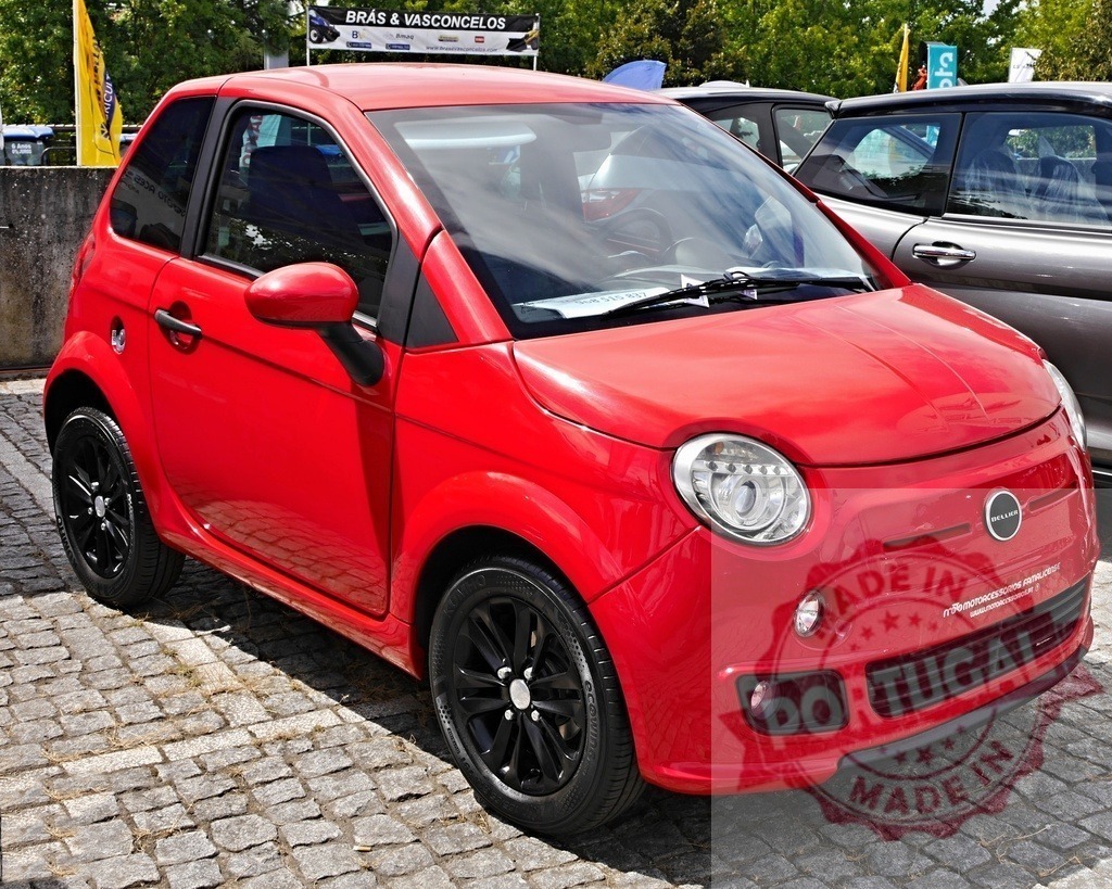 Red Molle compact car parked on cobblestone pavement | Red Molle compact city car parked on cobblestone street at an outdoor car exhibition - Realisiert mit Pictrs.com