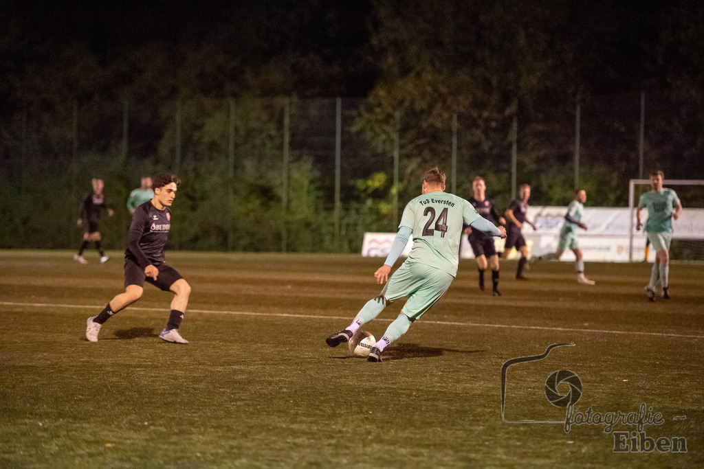 TuS Eversten-SVE Wiefelstede | Herren Kreisliga; TuS Eversten (grün)-SVE Wiefelstede (schwarz) am 03.11.2023; in Oldenburg (Sportanlage Maastricher Straße), Photo: Philip Eiben 2023 - Realisiert mit Pictrs.com