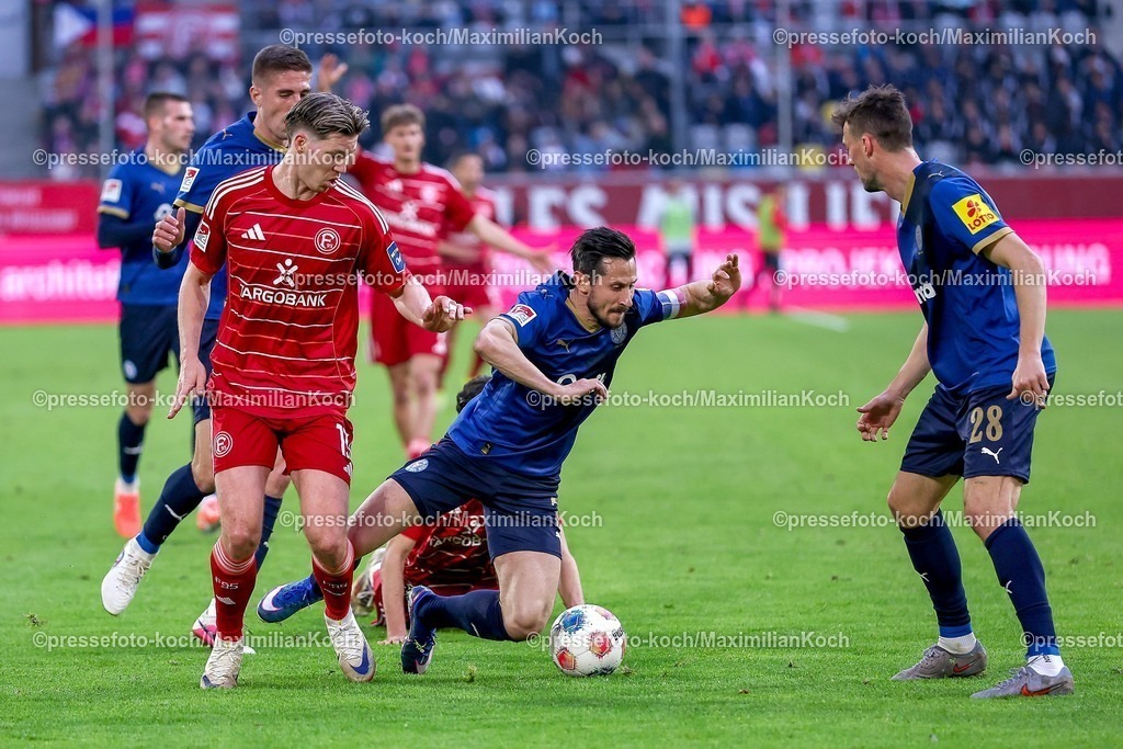 F9510042601035 | 10.04.2026, Fußball, Fortuna Düsseldorf - Holstein Kiel, 2. Fußball Bundesliga, Herren, Merkur Spiel-Arena, 29. Spieltag, Saison 2025 2026: Cedric Itten&nbsp;(Fortuna Düsseldorf #13) im Zweikampf gegen  Steven Skrzybski&nbsp; (Holstein Kiel #07)  DFB regulations prohibit any use of photographs as image sequences and or quasi-video.