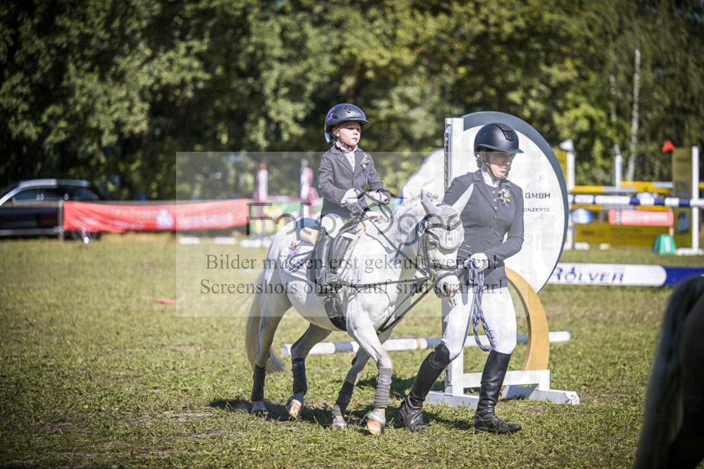 DOS_0095 | Entdecke hochwertige Reitturnierfotos von Foto Oger. Professionell, emotional und authentisch – jetzt Lieblingsmomente im Shop bestellen.Deutschlandweite Turnierfotografie. - Realisiert mit Pictrs.com