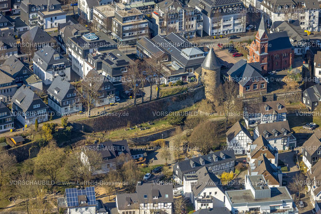 Olpe250308069Mitte | Luftbild, Stadtmauer mit Hexenturm, evang. Kirche Olpe, OT Olpe Jugendzentrum und Kinderzentrum, Wohngebiet Frankfurter Straße, Olpe-Stadt, Olpe, Sauerland, Nordrhein-Westfalen, Deutschland