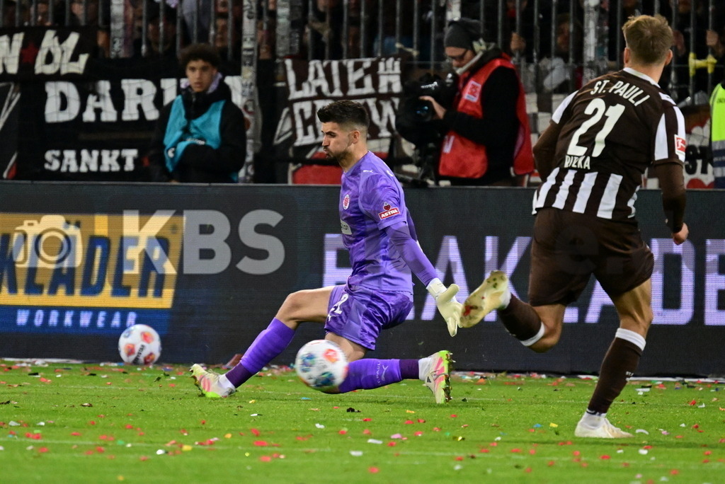 KBS Picture_FCStPauli-Hoffenheim_010 | Vasilj Nikola (St.Pauli) kassiert hier das 0:1 ,Sportplatz :  Millerntor Stadion, - Realisiert mit Pictrs.com
