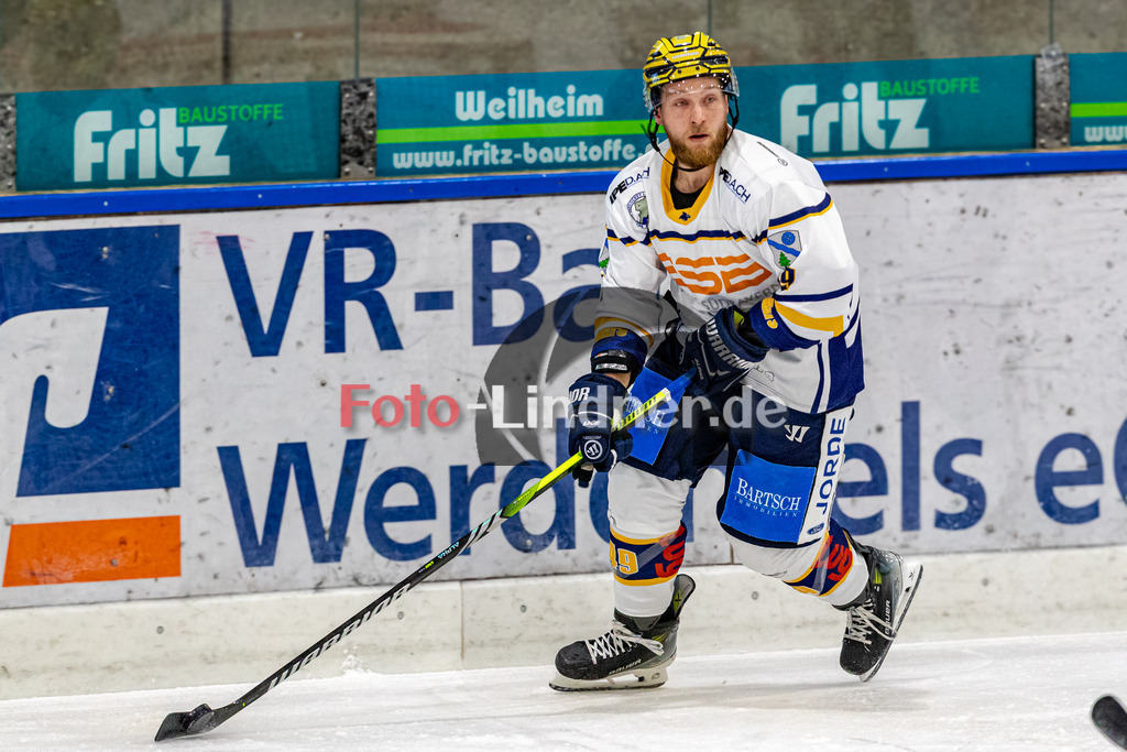TSV Peißenberg Miners vs ESC River Rats Geretsried | Eishockey Bayernliga 2023/2024, TSV Peißenberg Miners vs ESC River Rats Geretsried,
Tyler WISEMANN (River Rats 49) in Aktion,
2023-10-15 in Peißenberg (Eisstadion)
49 Tyler WISEMANN (River Rats 49)
Copyright: WolfgangxLindner foto-lindner.de