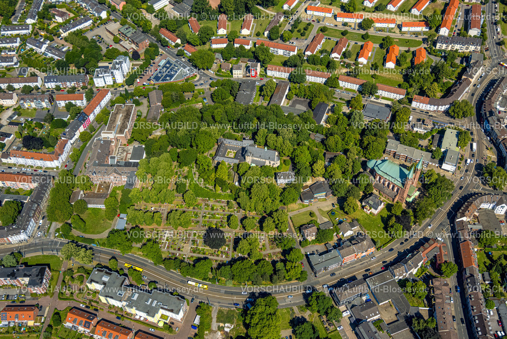 Essen230702577 | Luftbild, Karmelitinnenkloster Maria in der Not, kath.Friedhof, kath. Kirche Sankt Nikolaus, ehemaliges kath. Klinikum Essen St. Vincenz Krankenhaus, Stoppenberg, Essen, Ruhrgebiet, Nordrhein-Westfalen, Deutschland