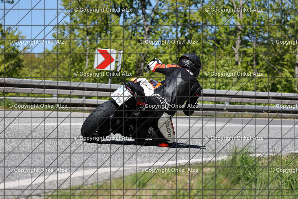 IMG_9830 | Fotograf am Kyffhäuser. Onkel Atze. Kyffhäuser Rennstrecke. Café36. Motorsportfotografie. - Realisiert mit Pictrs.com