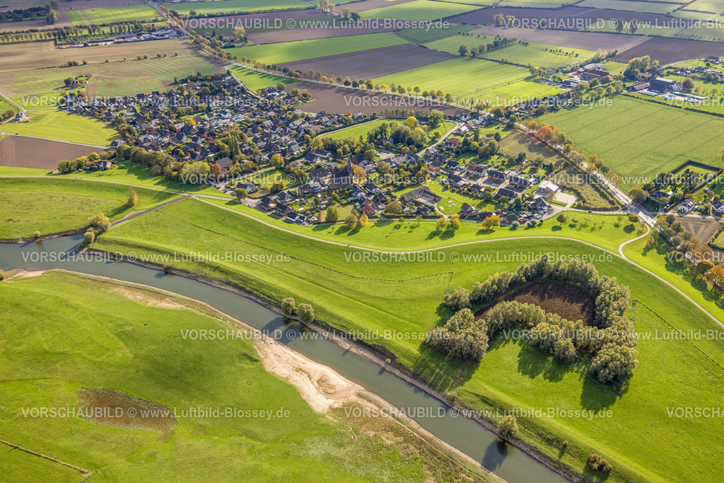 Kleve251005652 | Luftbild, Griethauser Altrhein und Fährverbindung Düffelward, Wohnsiedlung Ortsteil Düffelward, Rheinauen, Salmorth, Kleve, Niederrhein, Nordrhein-Westfalen, Deutschland