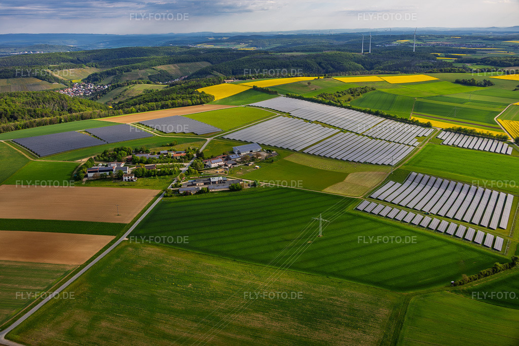 Luftbild: Solarpark Ramsthal am Zehntfreyhof in Ramsthal im Bundesland Bayern in Deutschland. – Foto: IMG_156040.jpg vom 03.05.2026 durch Werner Riehm/FLY-FOTO.de – Auflösung des Originals: 5992 x 3995 px – Die Nr. 1 f\xc3\xbcr \xc3\xb6kologische Solarparks - Energie mit Mehrwert