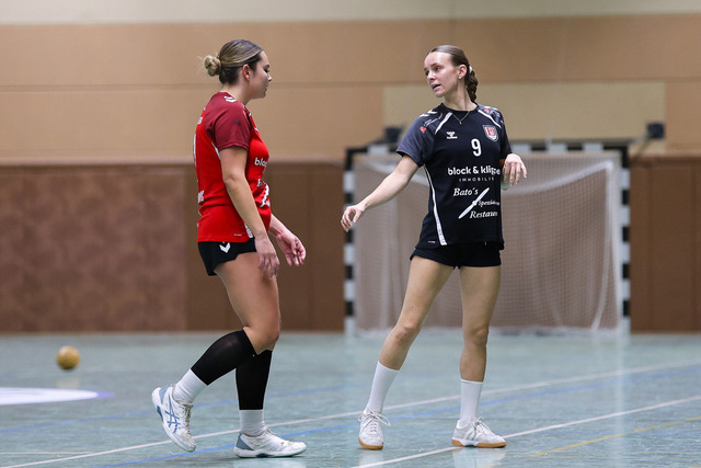 Handball I Damen I Saison 2025-2026 I Verbandsliga Süd I HSG Kalkberg 06 - MTV Dänischenhagen I 14.12.2025.179 | v.l. Melinda Milanovic (17, MTV Dänischenhagen), Maret Hintz (9, MTV Dänischenhagen) - Realisiert mit Pictrs.com