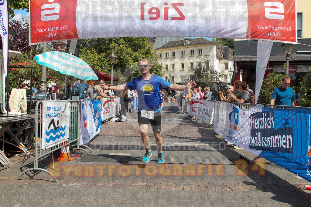 250824_1435_EV4_1973 | Sportfotografie im Rhein-Sieg Kreis, Köln, Bonn, NRW, Rheinland Pfalz, Hessen, etc. Unser Tätigkeitsfeld umfasst den Laufsport vom Volkslauf über den Marathon, Duathlon, Triathon bis zum Ultralauf wie Kölnpfad Ultra oder Schindertrail.