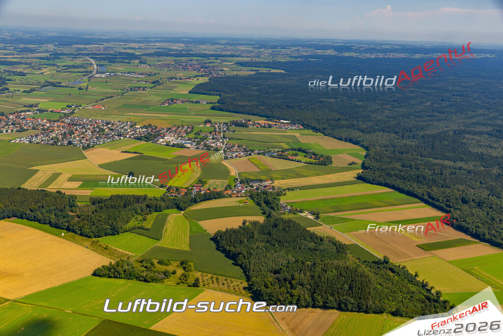 Das Luftbild zeigt : Frotzhofen Anzing - Die Luftaufnahme wurde 2024 vom UL-Flugzeug aus erstellt ( keine Drohne ) - Hochauflösende Luftaufnahme - Für grossformatige Ausdrucke geeignet. Die Geschenkidee !Mit Lizenz und Bildrechte bestellbar