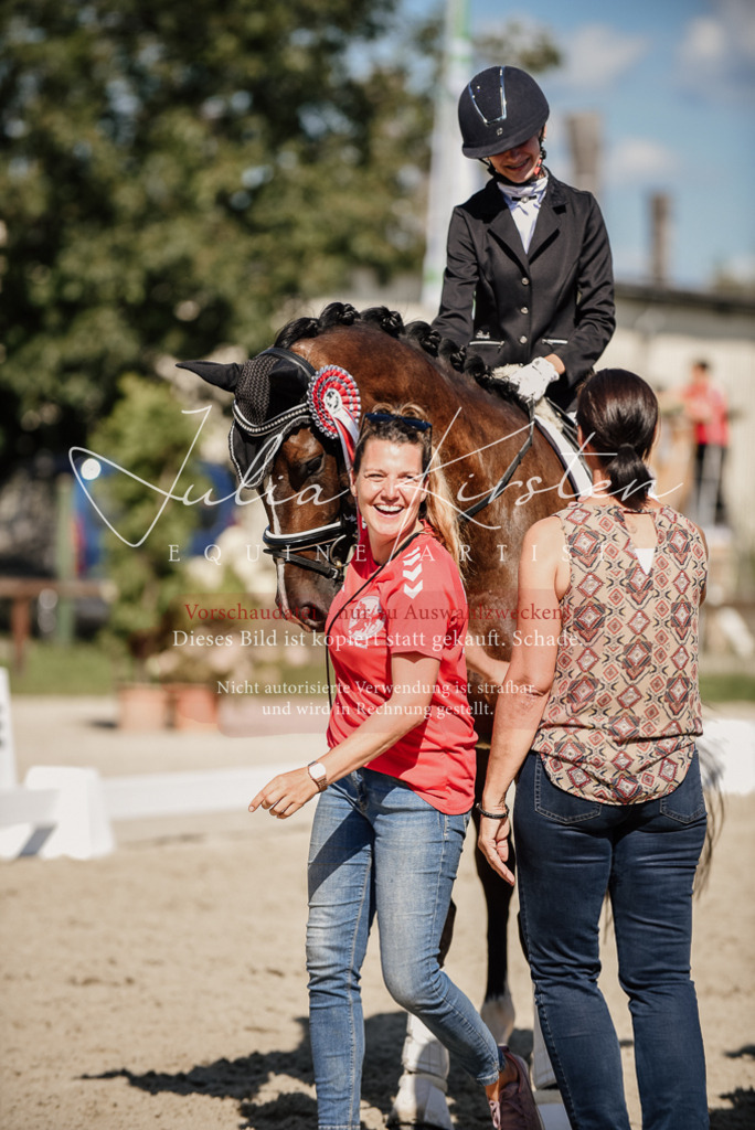 DSC_9789 | Pferde- und Turnierfotografie in Westsachsen. Pferdeportraits, Auftragszeichnungen und intuitive Kunst.