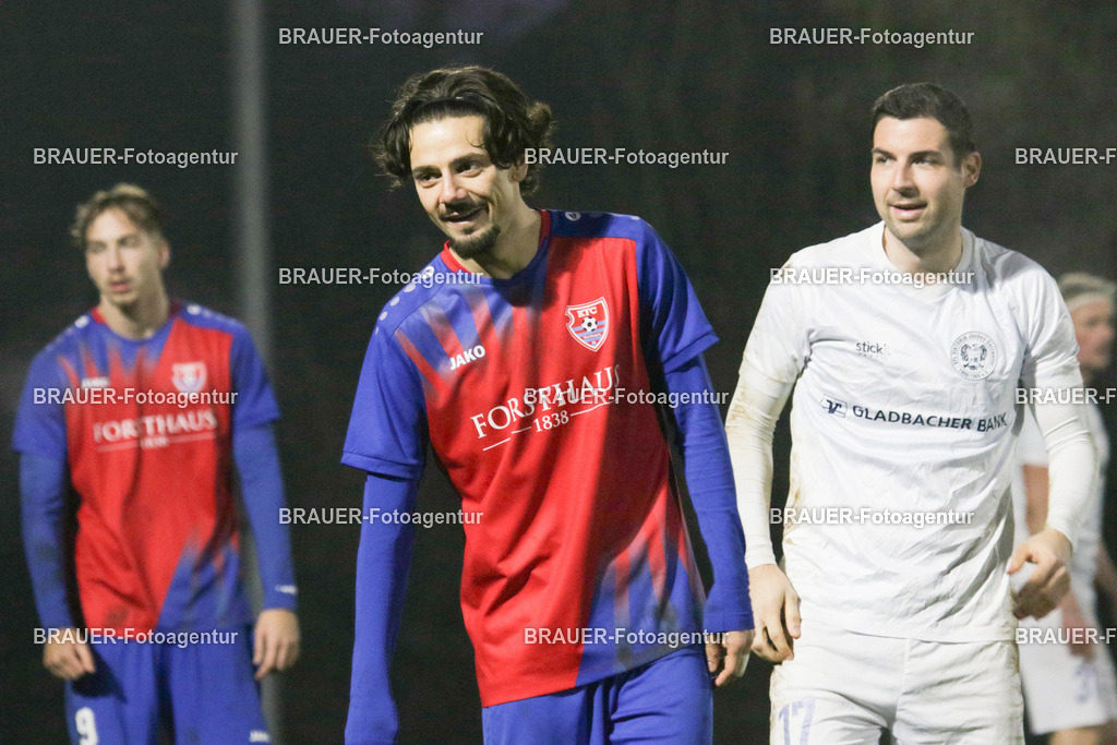 VFL Jüchen Garzweiler - KFC Uerdingen | Jüchen, Deutschland, 20.09.2025: Yasin-Cemal Kaya (KFC Uerdingen) schaut während des Oberliga Niederrhein Spiels zwischen VFL Jüchen Garzweiler KFC Uerdingen auf der Bezirkssportanlage am 13. Dezember 2025 in Jüchen,  Deutschland. (Foto von Ralph Görtz /Brauer-Fotoagentur) Deutschland