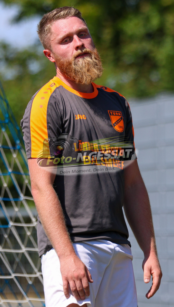 TuS Bardüttingdorf - TuRa Löhne | Auf dem Bild zu sehen: grau TuRa Löhne verpasste Großchance: Lucas KöllingTuS Bardüttingdorf, TuRa Löhne, Saison 26/27, Kreispokal - Realisiert mit Pictrs.com