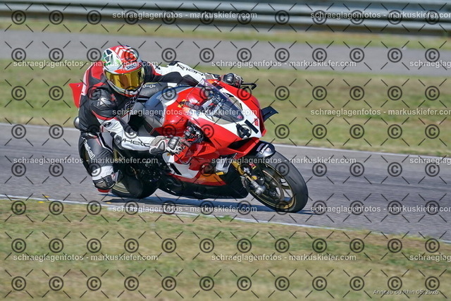26BT02-0023 | markuskiefer.com - Realisiert mit Pictrs.com