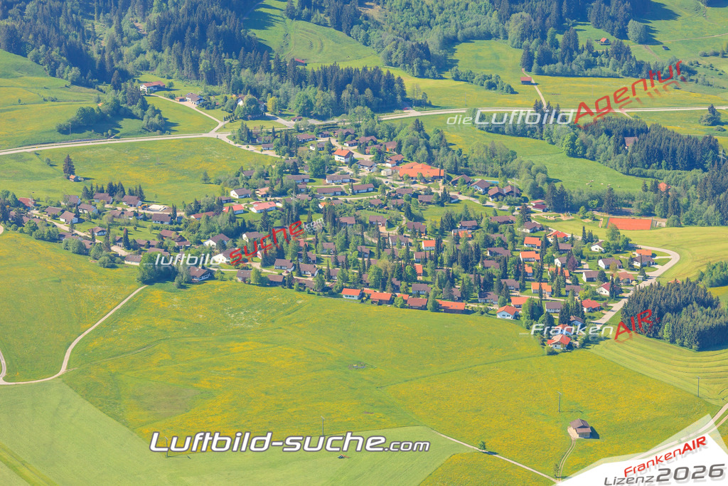 Luftbild von Guggemoos Oy-mittelberg - Luftaufnahme wurde 2015 von https://frankenair.de mittels Flugzeug (keine Drohne) erstellt - die Geschenkidee