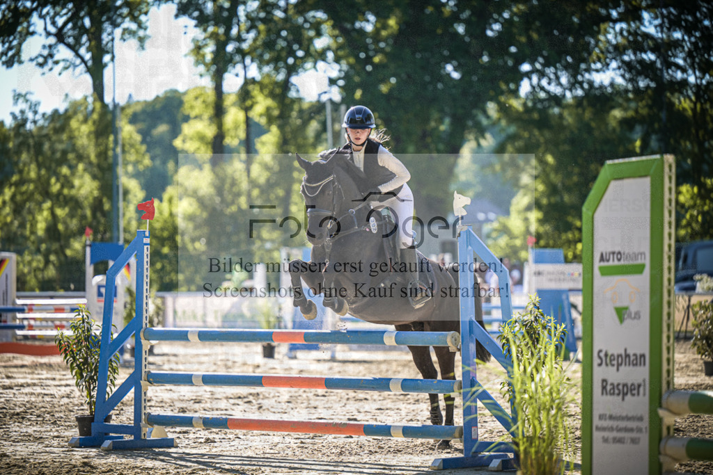 DOS_3761 | Entdecke hochwertige Reitturnierfotos von Foto Oger. Professionell, emotional und authentisch – jetzt Lieblingsmomente im Shop bestellen.Deutschlandweite Turnierfotografie. - Realisiert mit Pictrs.com