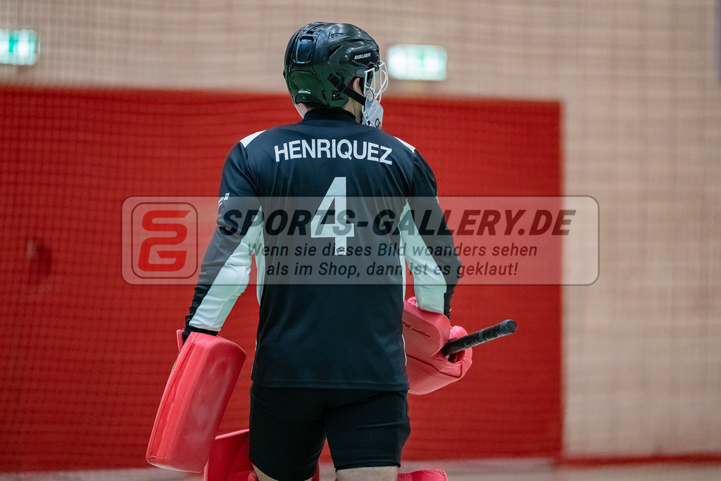 HK_20231217_107496 | 1. Bundesliga Herren Crefelder HC - Düsseldorfer HC  am 17.12.2023 Sporthalle Glockenspitz, Krefeld , Haug Adrian Henriquez Torwart ( Crefelder HTC #4 )