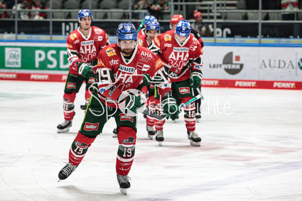 Augsburger Panther - Adler Mannheim | Jubel der Panther nach dem Treffer zum 4-3 durch Andrew LeBLANC (AEV #19)