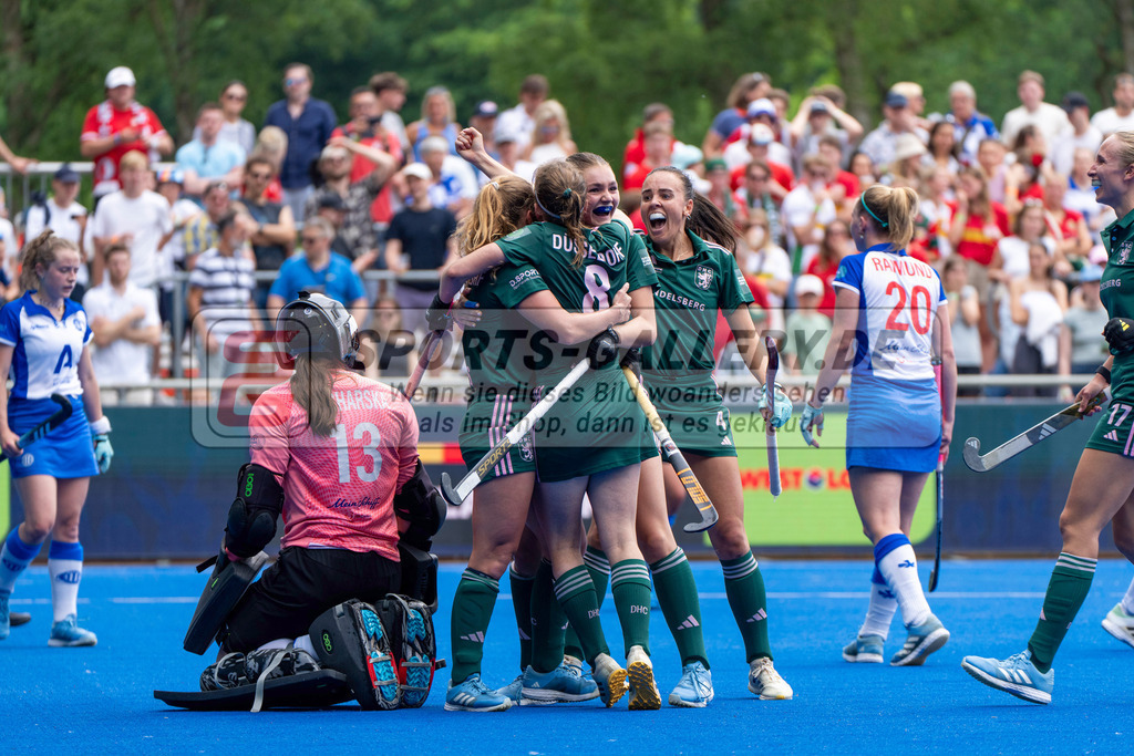 Final4_20250531-1422-HK107749 | Krefeld, Deutschland, 31.05.2025:  Feldhockey Final4 2025 – „Deutsche Feldhockey-Meisterschaften 2025“ im Gerd-Wellen-Hockeyanlage am 31.05.2025 in Krefeld, Deutschland. (Foto von Kramhöller/Fehrmann/Kaste)Krefeld, Germany, 31.05.2025: Feldhockey Final4 2025 – „Deutsche Feldhockey-Meisterschaften 2025“ in Gerd-Wellen-Hockeyanlage at 31.05.2025 in Krefeld, Deutschland. (Foto from Kramhöller/Fehrmann/Kaste)