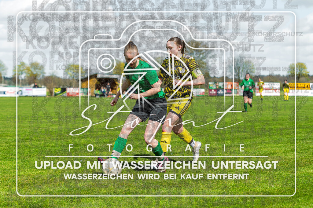 SGFTUS-1014 | Sophie Kruse (TuS Eversen-Sulze #03) und Enna Marie Klanke (SG Fulde #06) beim Damen Kreisliga HK/CE Spiel zwischen SG Fulde und TuS Eversen-Sulze im Fulder Zentralstadion, Fulde (Simon Paul Stopat) - Realisiert mit Pictrs.com