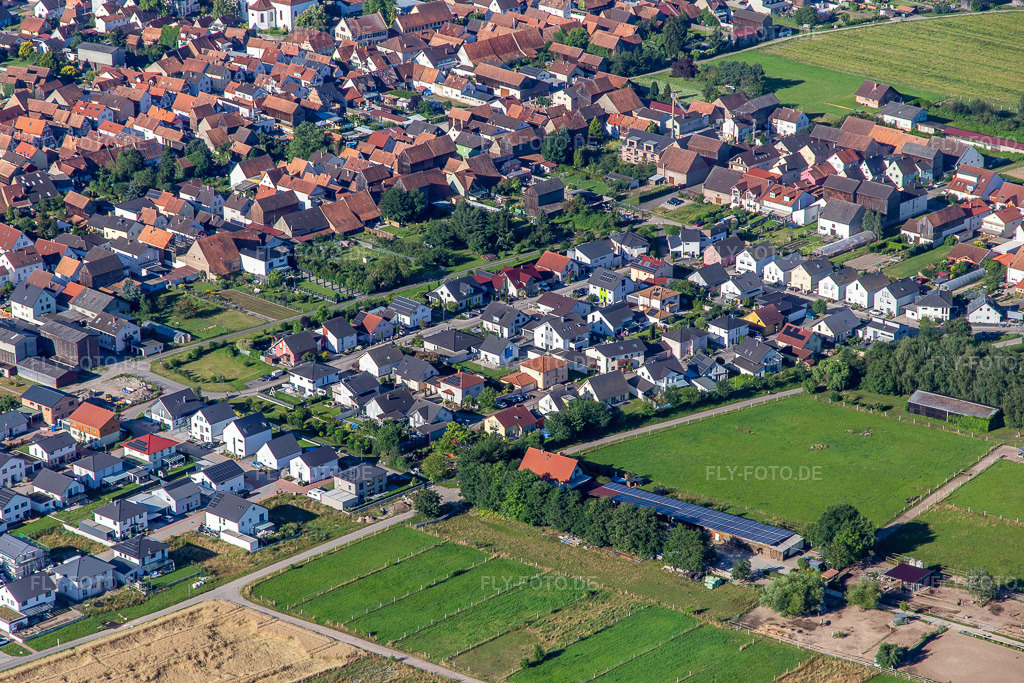 Luftbild: Neubaugebiet Im Tabakfeld in Hatzenbühl im Bundesland Rheinland-Pfalz in Deutschland. Foto: IMG_142544.jpg vom 09.07.2024 durch Werner Riehm/FLY-FOTO.de