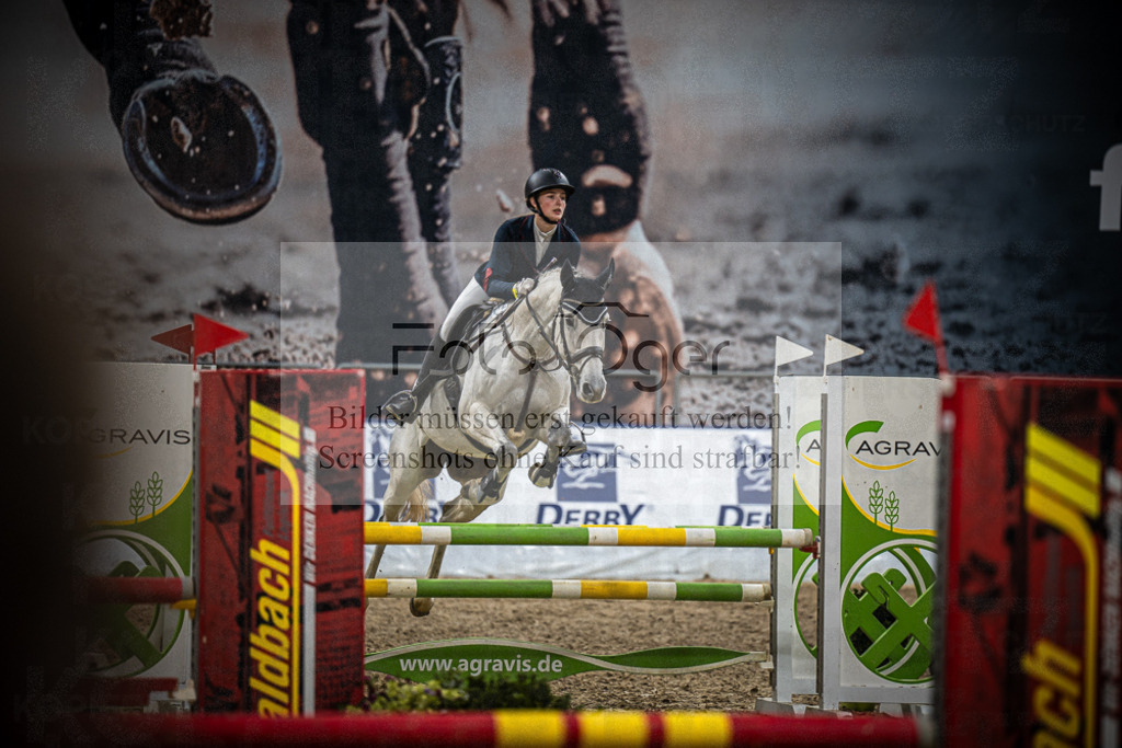 DOS_1993 | Entdecke hochwertige Reitturnierfotos von Foto Oger. Professionell, emotional und authentisch – jetzt Lieblingsmomente im Shop bestellen.Deutschlandweite Turnierfotografie. - Realisiert mit Pictrs.com
