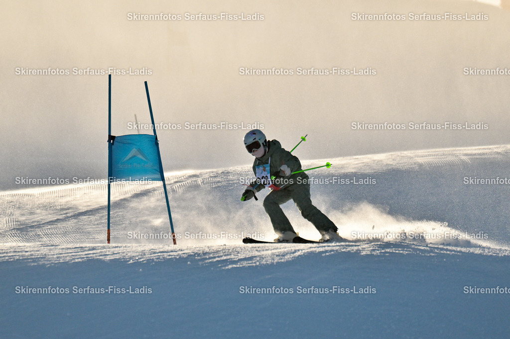 SRF_25.12.2025_0348 | Skirennfotos,Serfaus,Fiss,Ladis,Kinderskirennen,Winter,Tirol,Oberland,skirace,SFL,feelfree,weil wir's genießen,ski,Ski,skifahren,Sonnenplateau, - Realisiert mit Pictrs.com