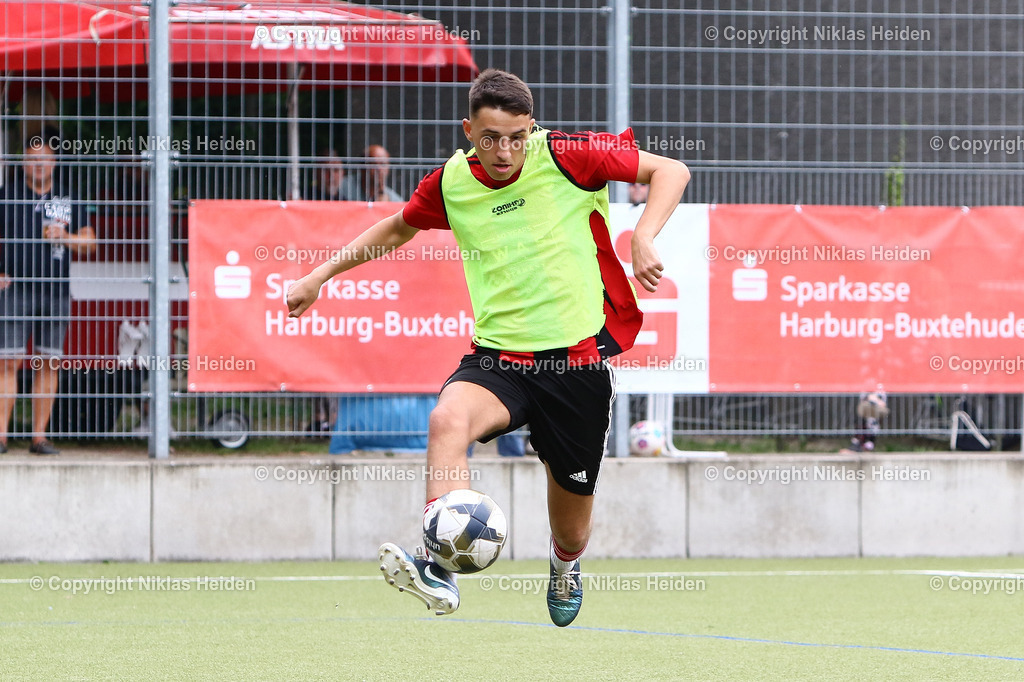 NH_KlubKosova_HarburgerSC_Testspiel_HarburgPokal_21072024 | #5 Lorik Iseni (Klub Kosova)Fußball I Herren I Testspiel (Harburg-Pokal) I Saison 2024-2025 I Klub Kosova - Harburger SC I 21.07.2024 I Sportplatz Alter Postweg