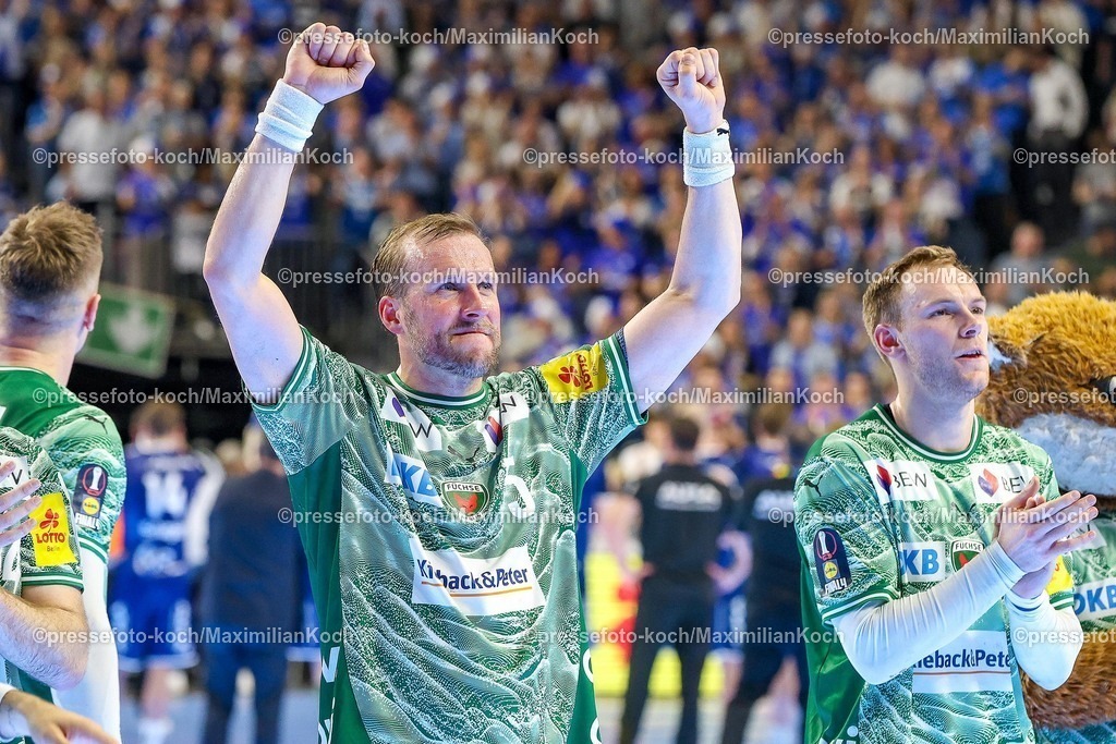 xSSCx18042601040 | 18.04.2026, xsscx, Handball, DHB-Pokal Lidl Final4, TBV Lemgo-Lippe - Füchse Berlin, Saison 2025 / 2026 Herren, Lanxess Arena: Die Mannschaft der Füchse Berlin feiert den Sieg über den TBV Lemgo -cxf05 Photo: xSandraxScherningxPressefotoKochx