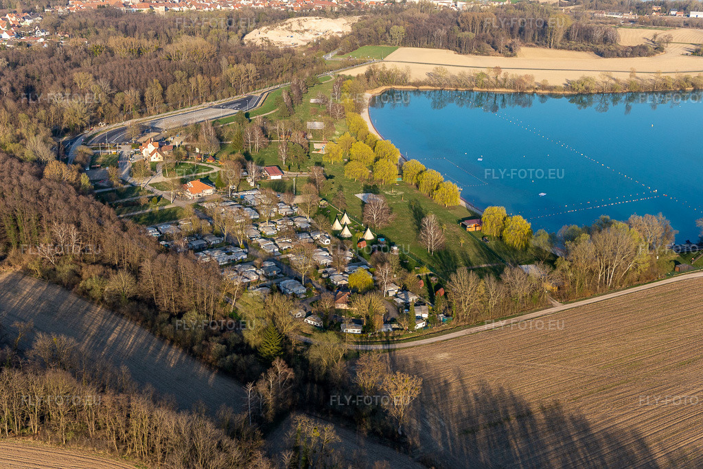 Vue aérienne: Camping Municipal des Mouettes à Lauterbourg dans le département Bas Rhin, France. Photo: IMG_130985.jpg prise le 22/03/2022 par Werner Riehm/FLY-FOTO.euRésolution de l'original: 5472 x 3648 pxWWW.CAMPING-LAUTERBOURG.FR
