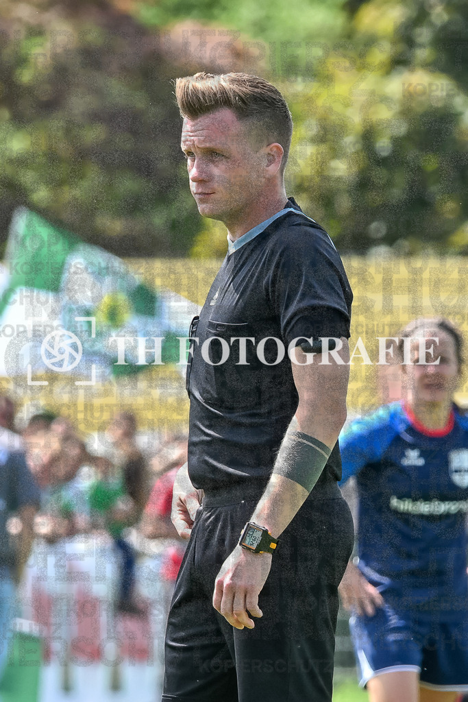 GER, FC Hauingen - SV Waldhaus, Frauen-Fussball, Rothaus Bezirkpokal, Finale, Saison 2024/2025, 29.05.2025 | Martin Berneck (Schiedsrichter)GER, FC Hauingen - SV Waldhaus, Frauen-Fussball, Rothaus Bezirkpokal, Finale, Saison 2024/2025, 29.05.2025Foto: TH Fotografie/Thomas Hess