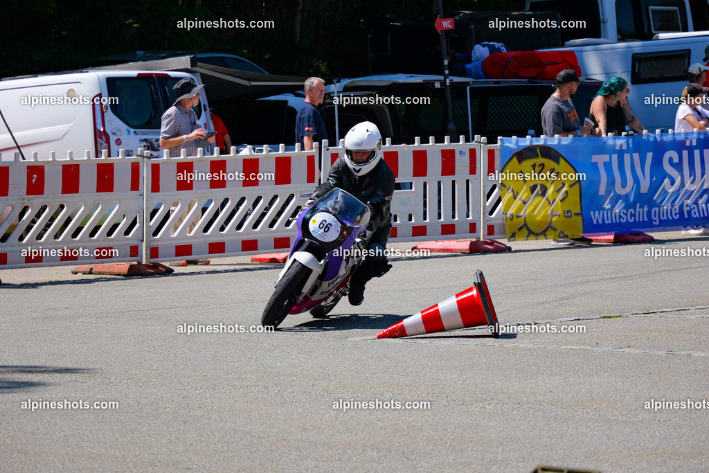 P1036996-2 | Erleben Sie atemberaubende, hochqualitative Fotos Ihrer Fahrt entlang der malerischen Alpenstraßen. Besuchen Sie alpineshots.com, um professionelle Aufnahmen Ihrer unvergesslichen Reise zu finden und zu kaufen - Realisiert mit Pictrs.com