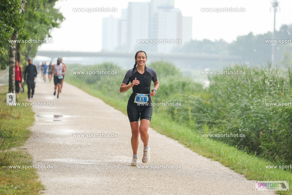 LUR_1134 | 34. M-net Erlanger Triathlon 2025 #erlangertriathlon  #mnettriathlon2025 #mnettriathlon #team #olympischedistanz #mitteldistanz #triathlon #maindonaukanal  #erlangertriathlon2025 #yourpictrs #tv1848 #tv1848erlangen  #triathlonbayern #sportinerlangen #demsportverbunden #sportshot_your_pictrs Copyright: www.sportshot.de
